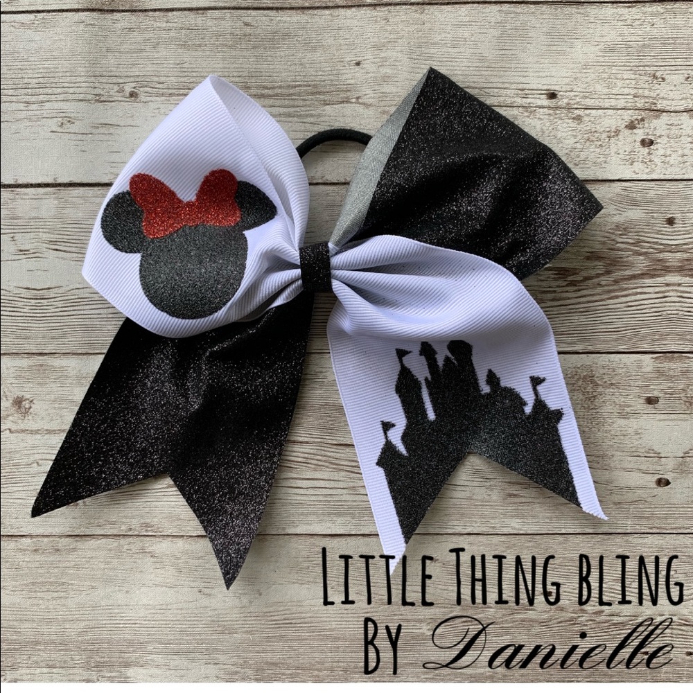 Minnie Bow with Castle